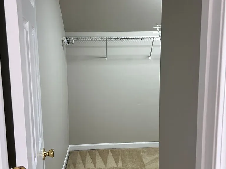 1111 Delander Ln — Photo 15