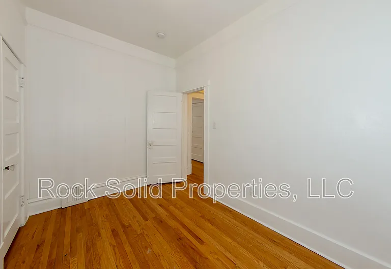 506 E 7th St #1 — Photo 15