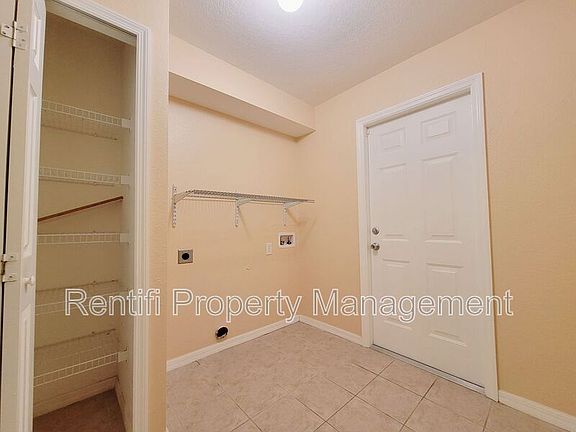 3rd image of 911 SW 37th Ter