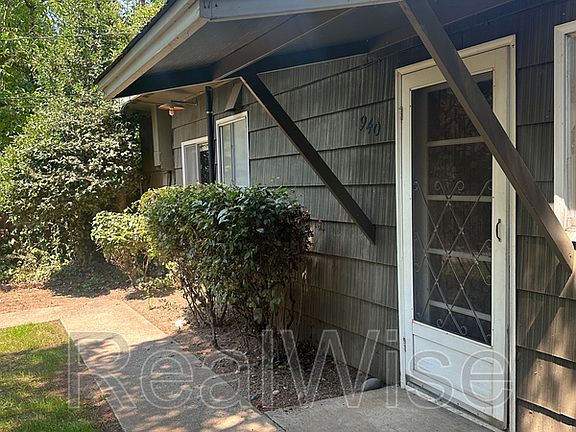 3rd image of 940 SE North St