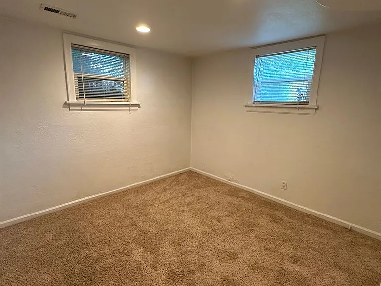 109 Yellowstone Ave — Photo 12