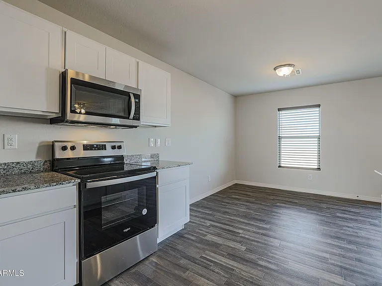 110 E Impala Pl — Photo 3