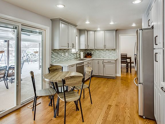 Eat-in Kitchen