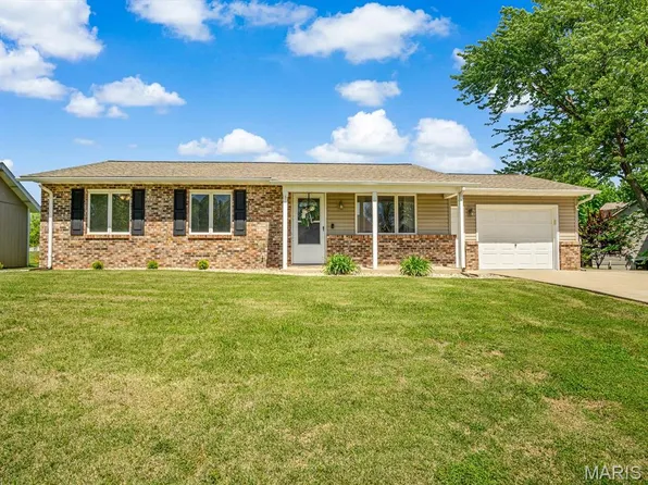 336 E Lake Dr, Edwardsville, IL 62025