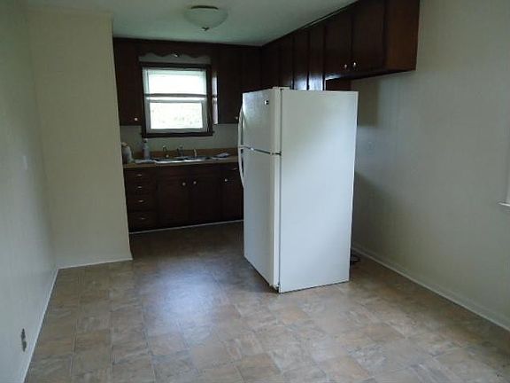 3rd image of 230 Creekside Dr