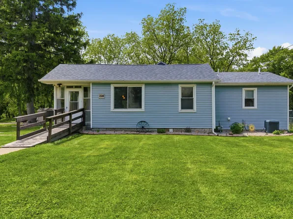 224 N Kelly St, Hobart, IN 46342
