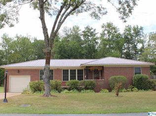3298 Parker Dr, Hokes Bluff, AL 35903