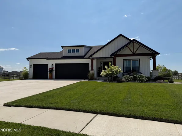 1403 Roberts Cir, Waterville, OH 43566