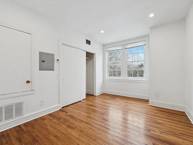 334-38 Lombard St #215 — Photo 15