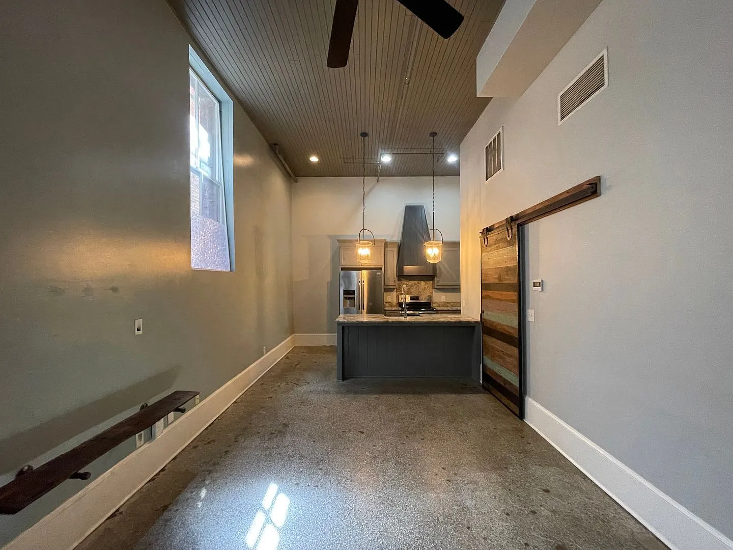1 bed, 1.0 bath, 839 sqft, $1,150 — Photo 3