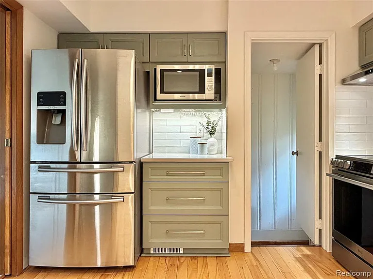 306 Michelson Rd — Photo 10