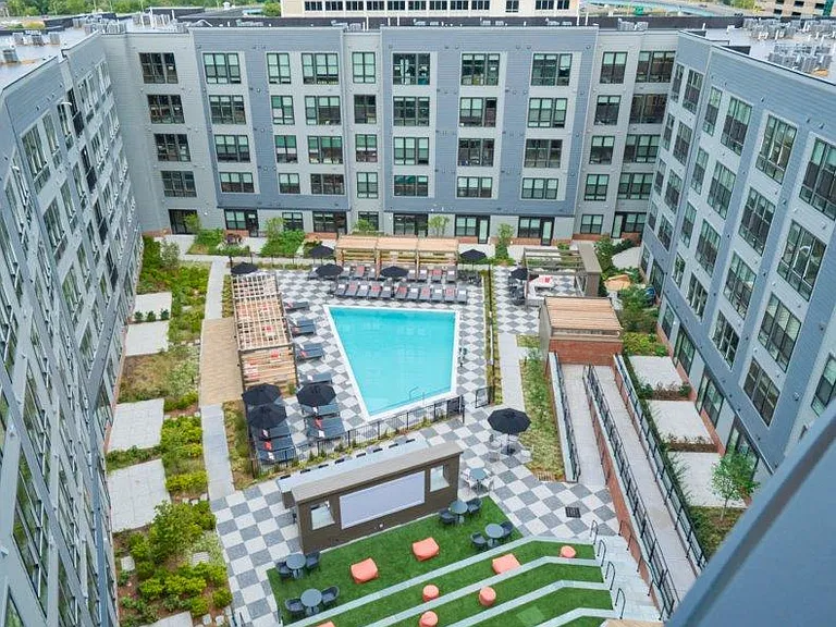 Central Courtyard - Pool and Lounge Area