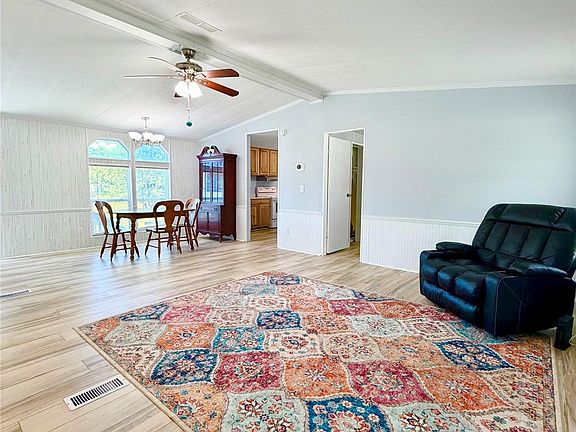 5th image of 438 Hall Spencer Rd
