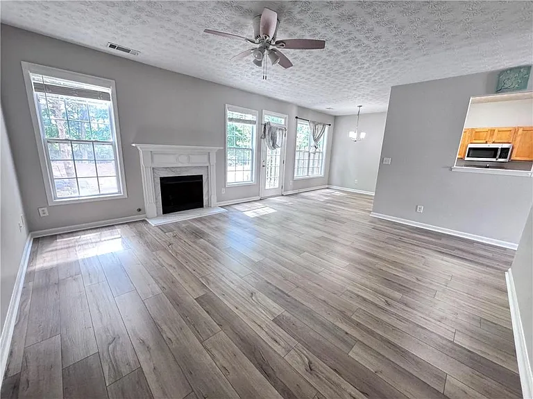 3044 Kentmere Dr — Photo 7