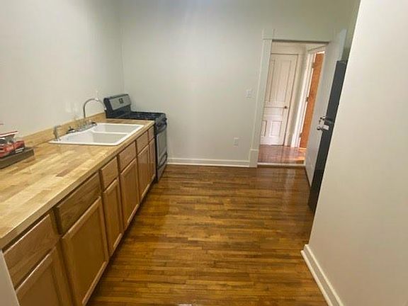 5th image of 301 W Washington St #A