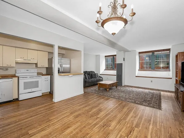 200 Market St APT 115, Lowell, MA 01852
