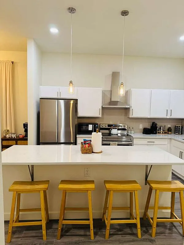 3 bed, 2.5 bath, 1438 sqft, $1,599 — Photo 2