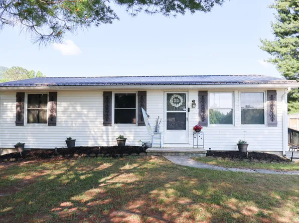 36 Railroad Ave, New Castle, VA 24127