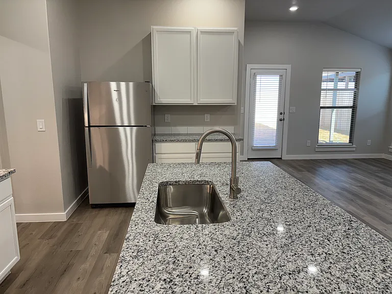 2504 Abbeville Ave — Photo 9