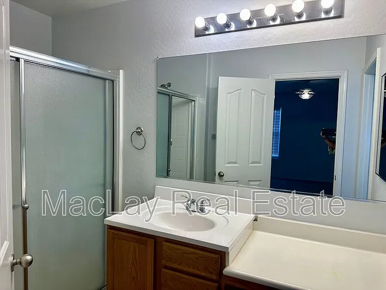 5809 E Hampton Ave — Photo 14