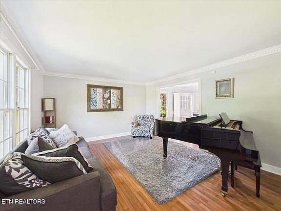 4th image of 170 Yorkshire Dr