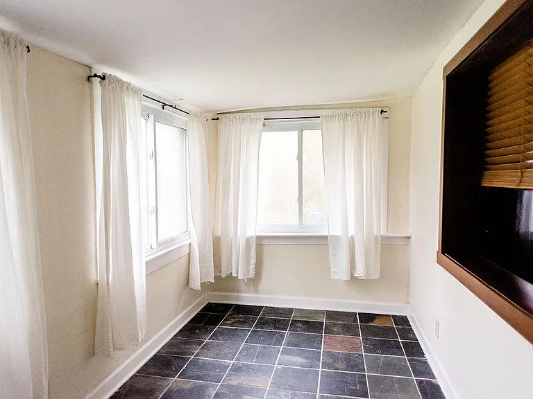 28W711 Ray St — Photo 8