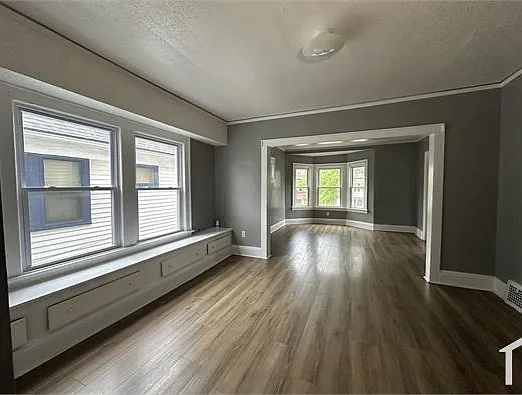 4 bed, $1,200 — Photo 2