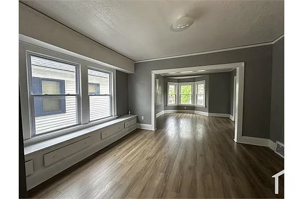 Building Photo - 10006 Lamontier Ave