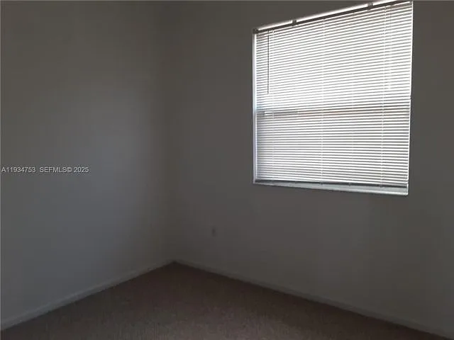 3760 NE 9th Ct — Photo 3