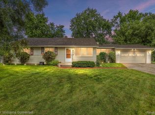 4946 Irwindale Dr, Waterford, MI 48328