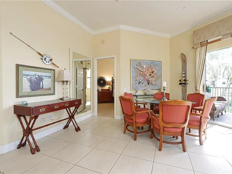 400 L Ambiance Cir #206 — Photo 9