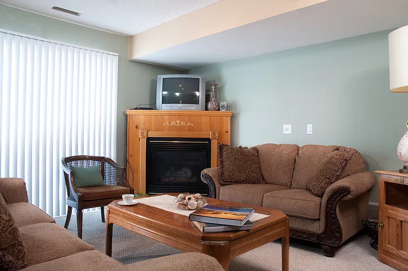 3 bed, 2.0 bath, 1600 sqft, $1,925 — Photo 3