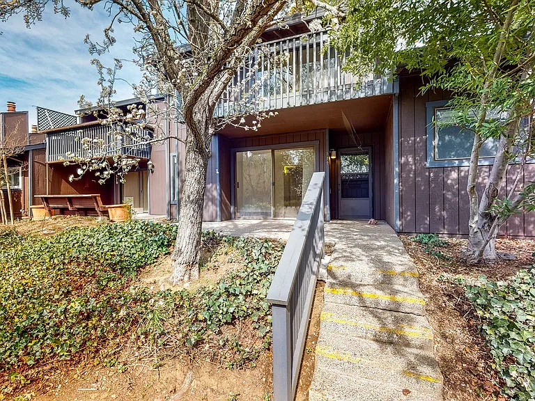 372 Los Alamos Rd — Photo 2