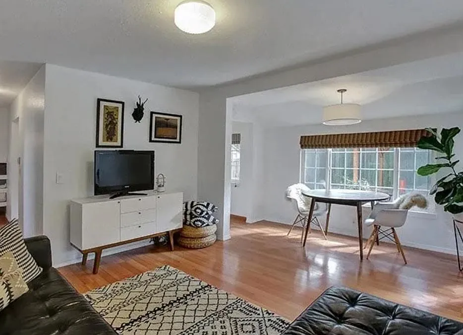 6210 NE 32nd Pl — Photo 4