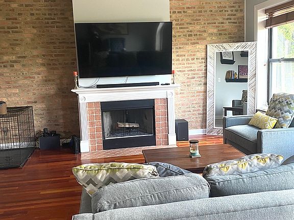 2nd image of 4757 N Malden St #3