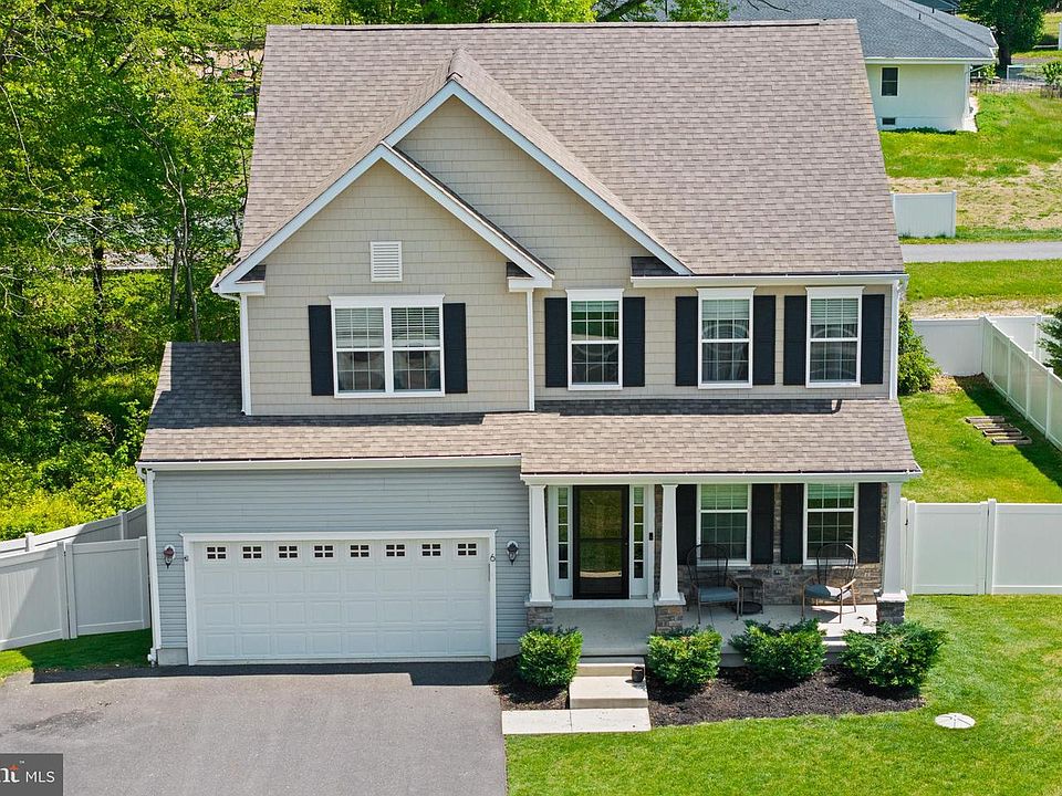 1st image of 6 Buck Ln
