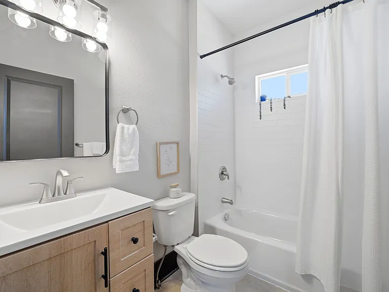 330 Jefferson St — Photo 21