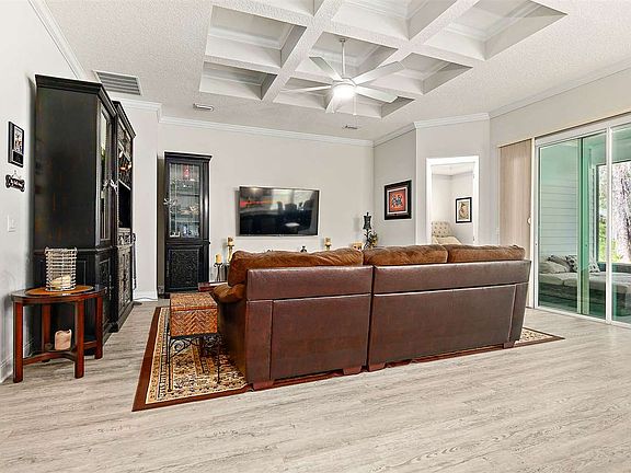 4th image of 150 Pintoresco Dr