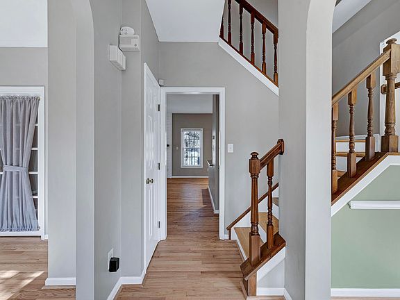 4th image of 104 Old Rockhampton Ln