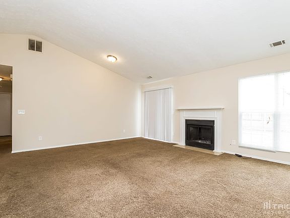 3rd image of 1942 Longwood Ct