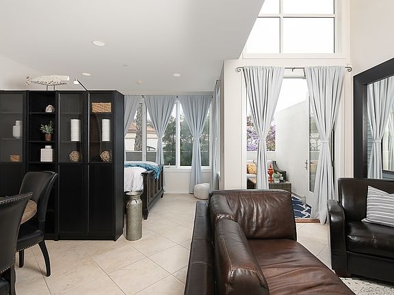 2nd image of 5490 La Jolla Blvd Unit 210