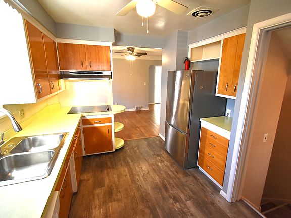 5th image of 2761 Forestview Ave