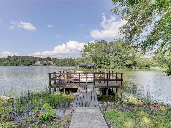 3rd image of 227 Scenic Dr