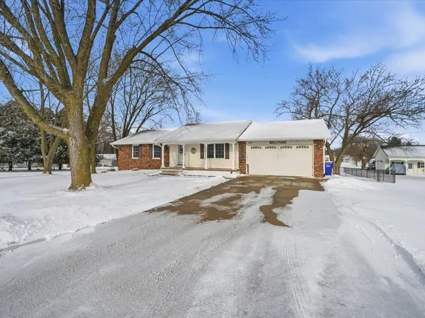 1203 1st St NE, Oelwein, IA 50662