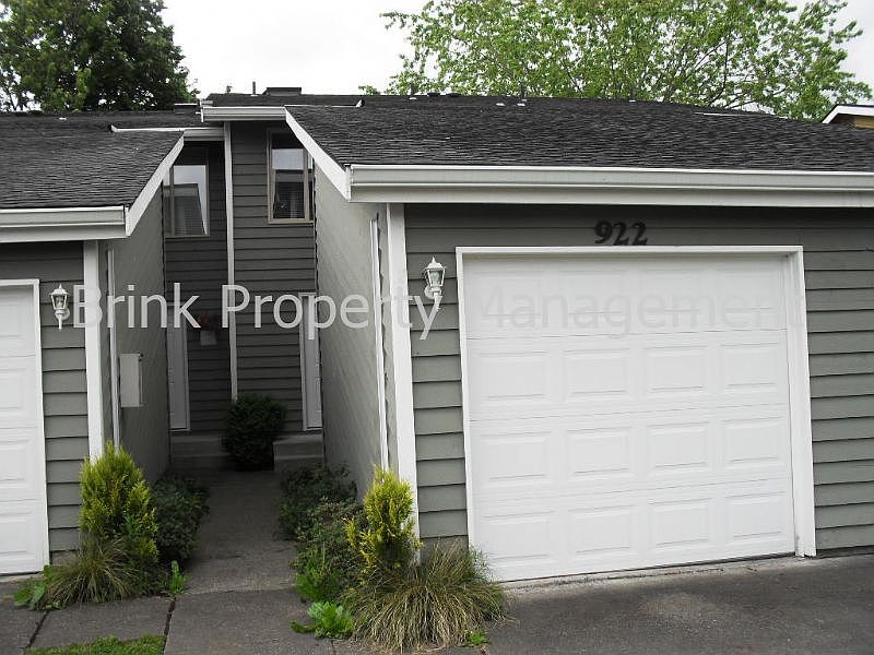 1st image of 926 28th St NE