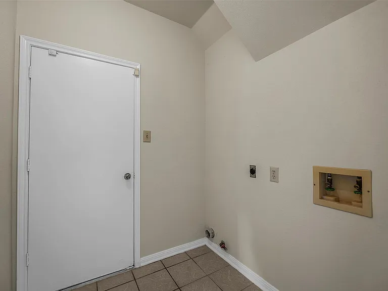 4922 Moss Run Dr — Photo 10