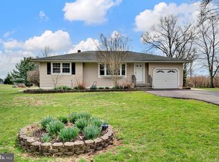 88 Woosamonsa Rd, Pennington, NJ 08534