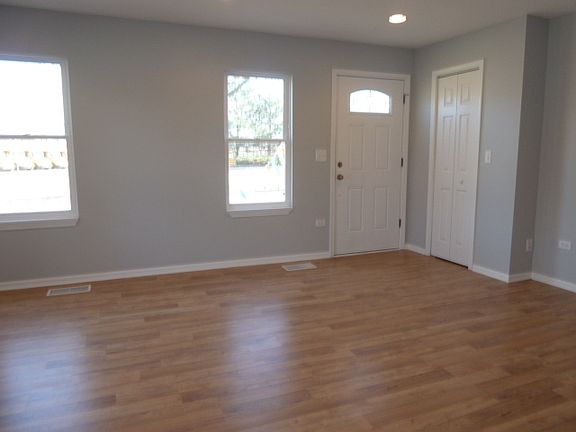 5th image of 496 N Villa Ave