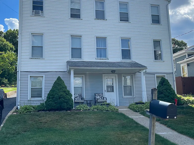 Lakeview Ave — Photo 10