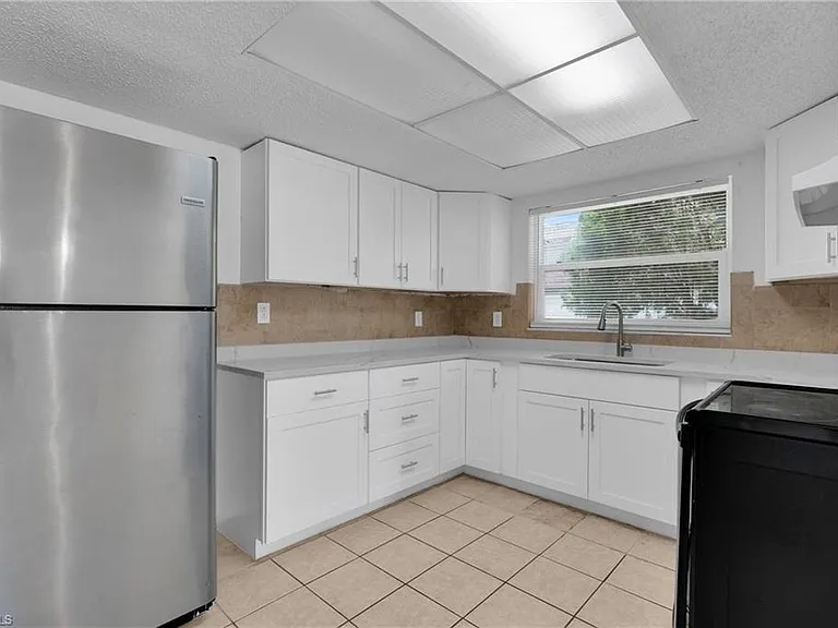 421 SE 24th Ave — Photo 2